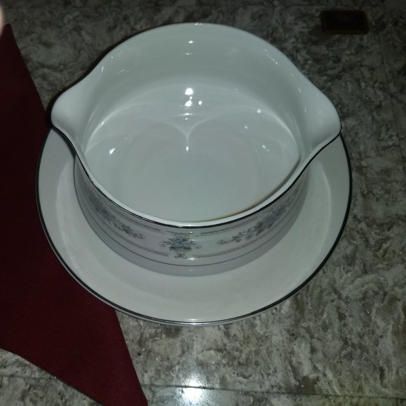 Wade Ellington Gravy Boat - Picture 4 of 4